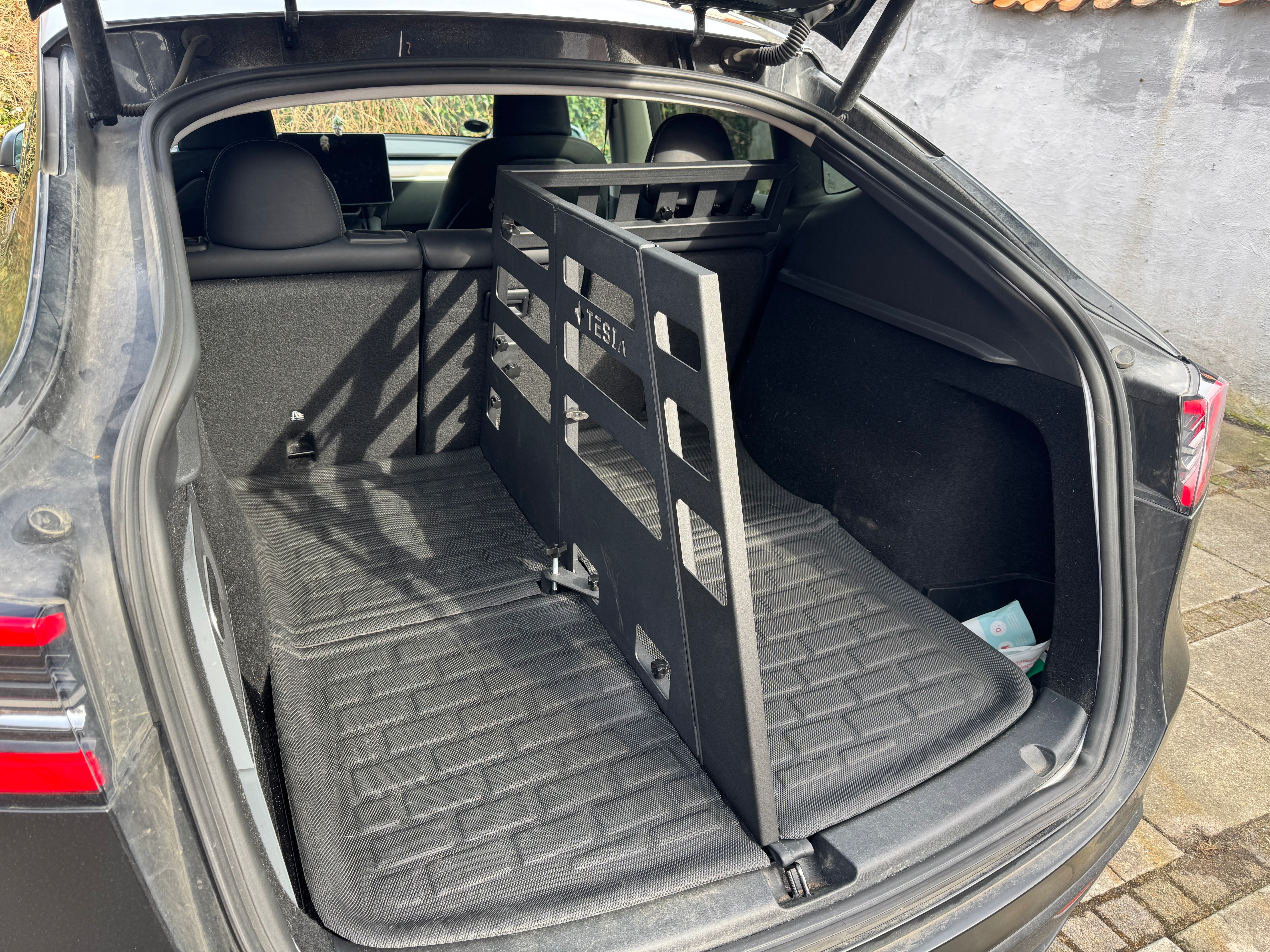 Model Y/Juniper - Hundebur