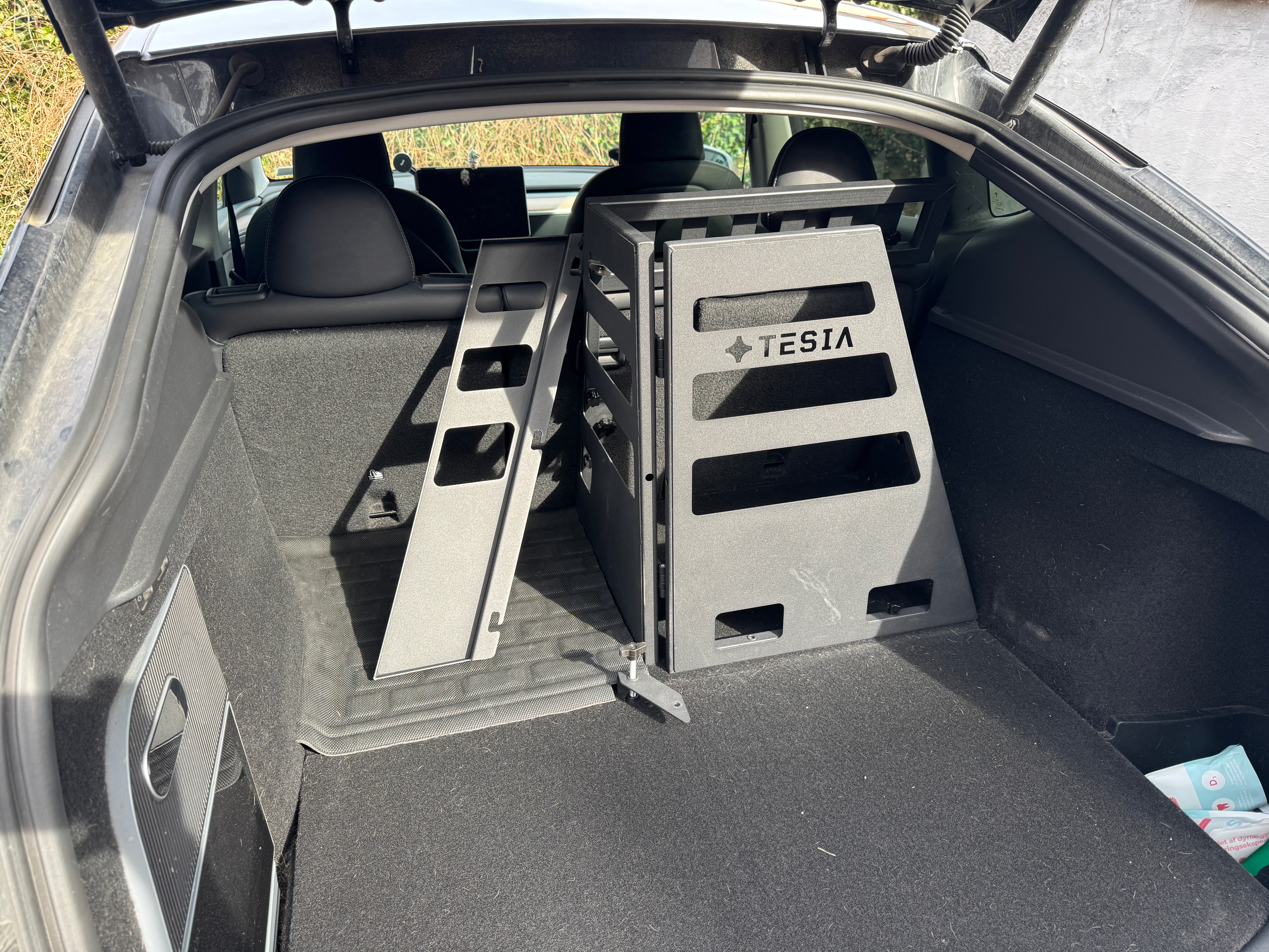 Model Y/Juniper - Hundebur