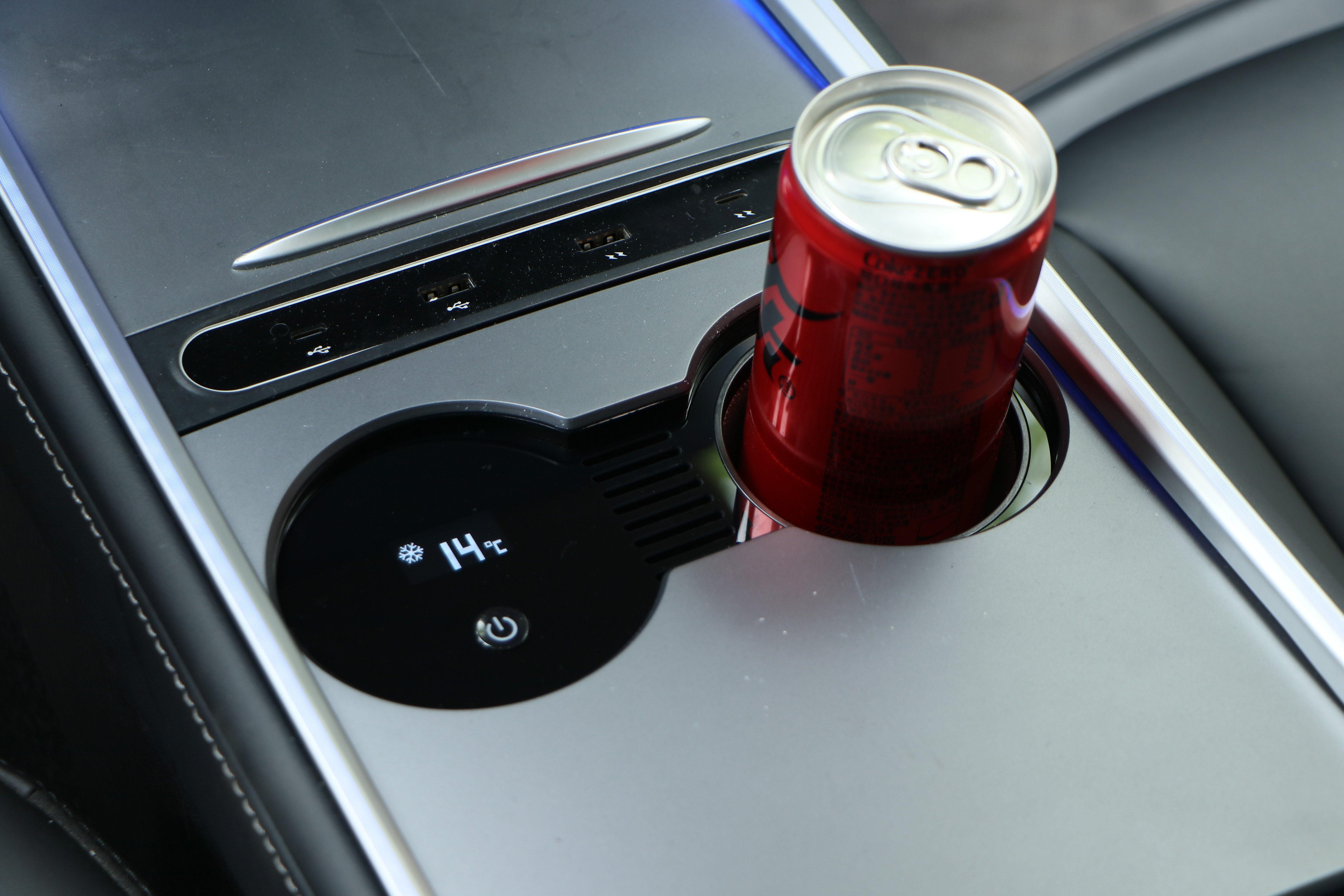 Model 3/Y – Temperaturstyret kopholder